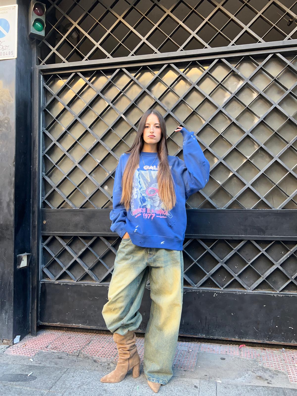 GALLERY CREWNECK