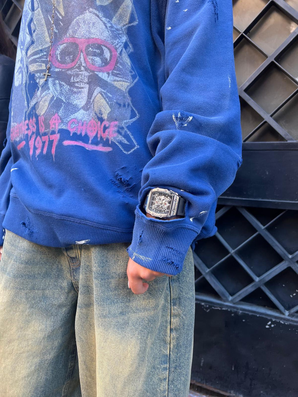 GALLERY CREWNECK