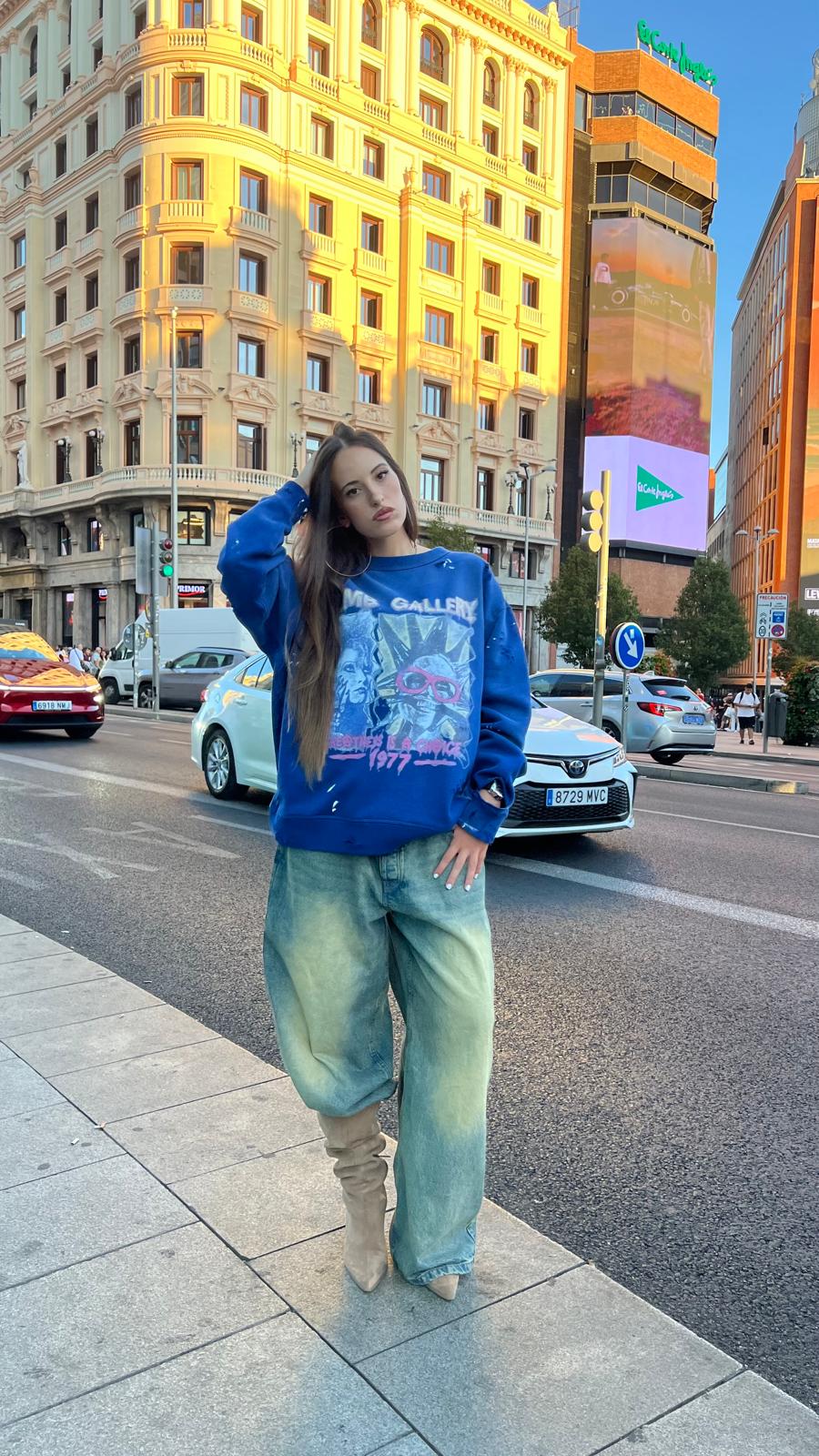 GALLERY CREWNECK