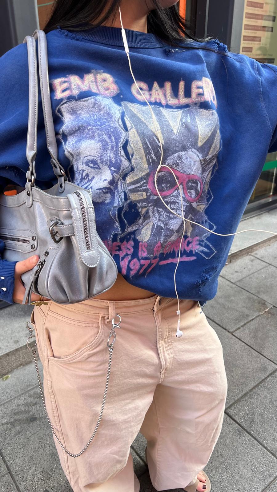 GALLERY CREWNECK